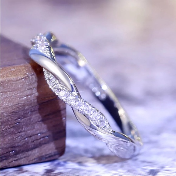 Jewelry - New 925 Silver Women’s Diamond Ring Band